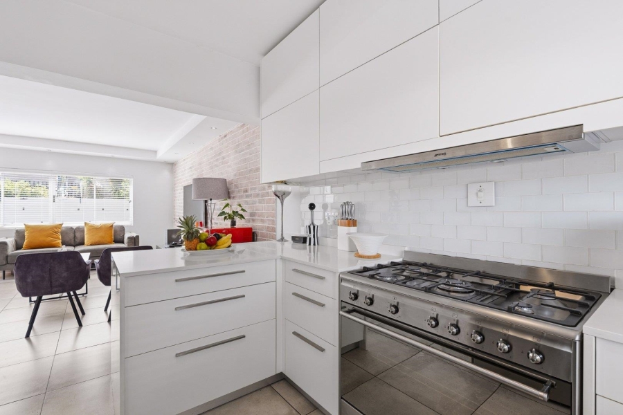 2 Bedroom Property for Sale in Sea Point Western Cape